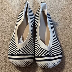 Amazon Black and Cream Women's Flats